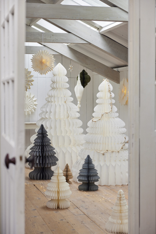 Papierowe choinki - kreatywna ozdoba na świąteczny czas