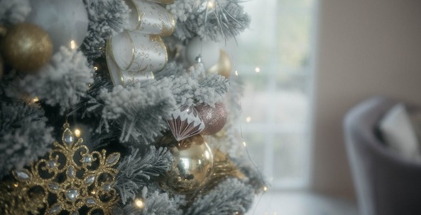 Choinka stożek – nowoczesna forma świątecznej dekoracji do domu i ogrodu